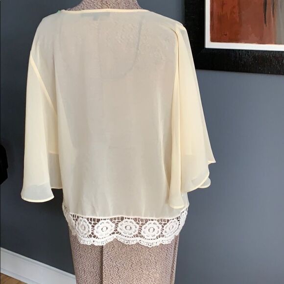 Happening in the Present sheer ivory lace trim top - Picture 5 of 6